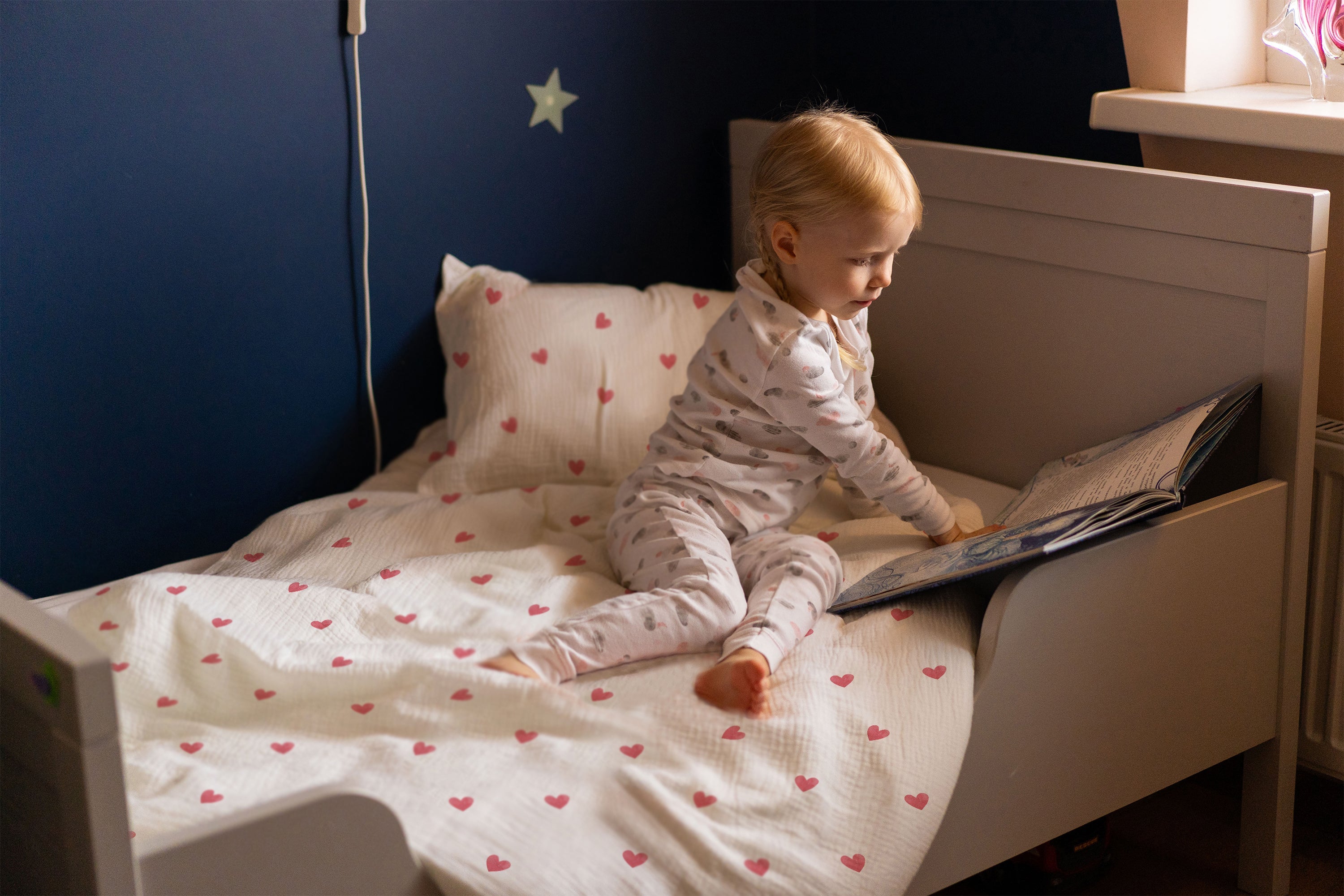 Love cot bedding